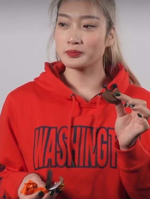 冲澡的性感女朋友
