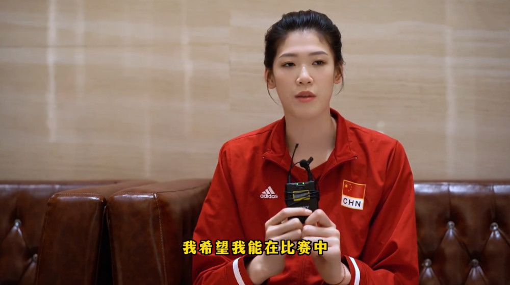 丰满的秘书年轻胸大的秘书